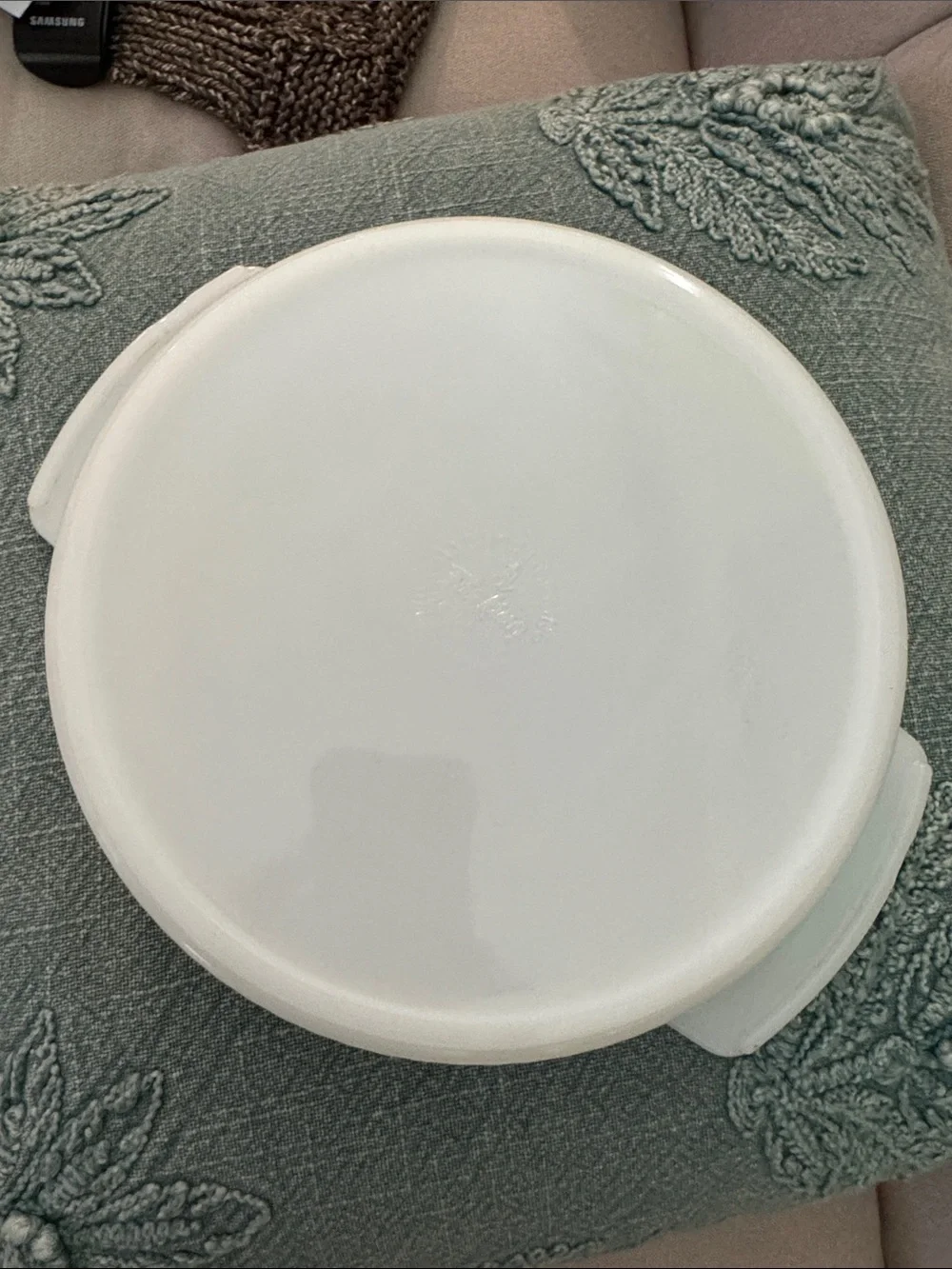 Fire King 1429 round 1 Quart casserole dish with ribbed sides and Handles